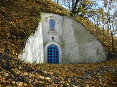 Двері до Антонієвих печер у Чернігові